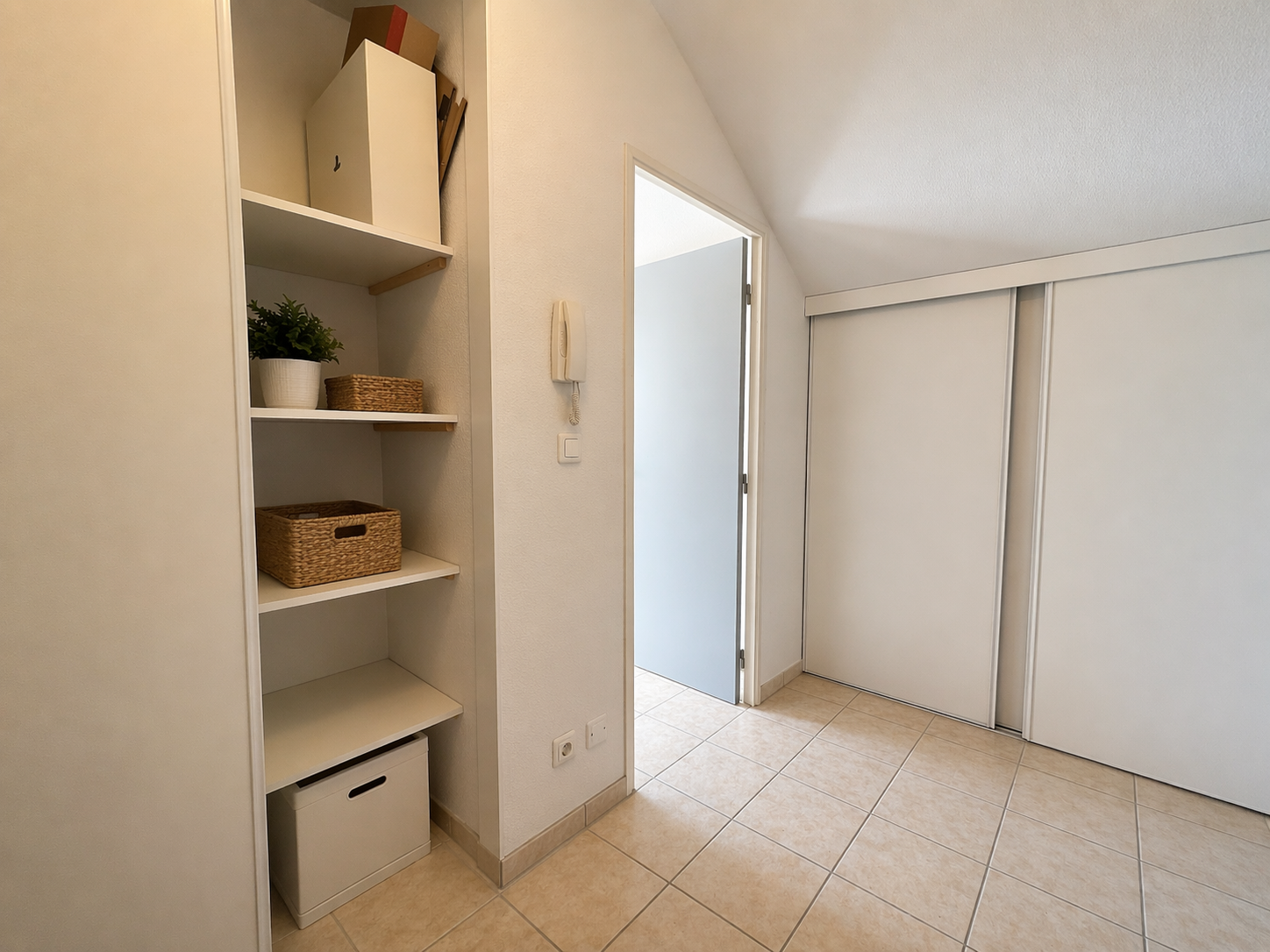 Appartement F2 au 2ème étage actuellement loué 518.08€/mois charges comprises