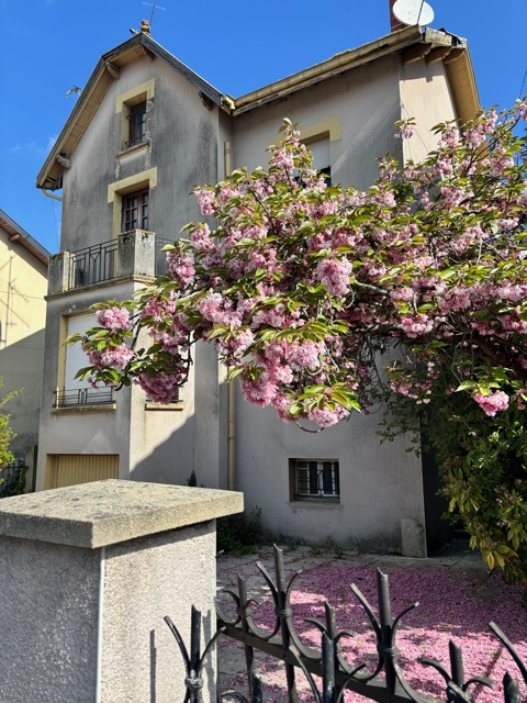 A VENDRE- Rare sur le secteur; Maison de caractère à JARNY-Dépendance aménagée de 41 m2 et parc de 18 ares.