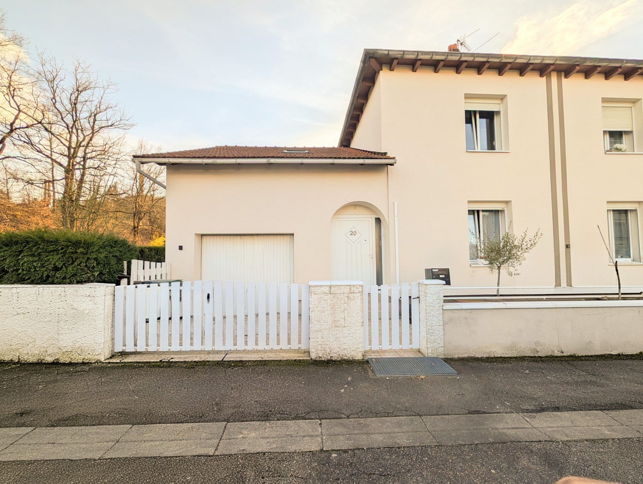 Maison mitoyenne d'un coté à Falck